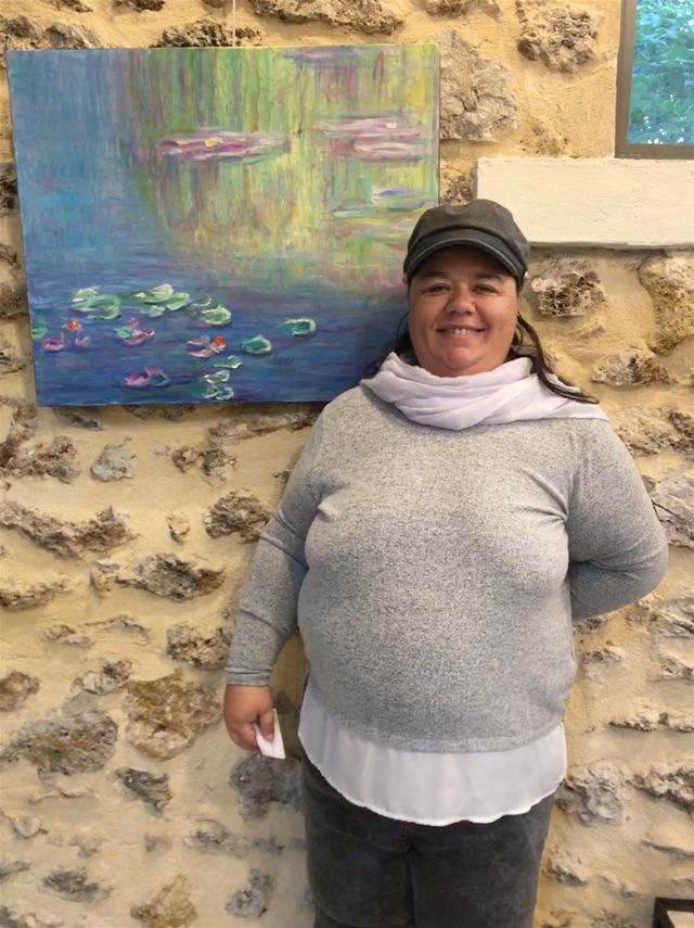 Céline et son tableau d’après Monet